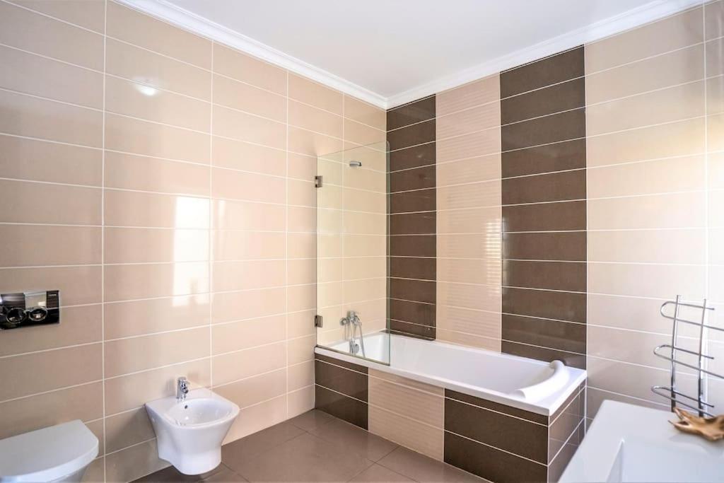 Luxuryvilla With Private Heated Pool And Spa 7P Quarteira Kültér fotó