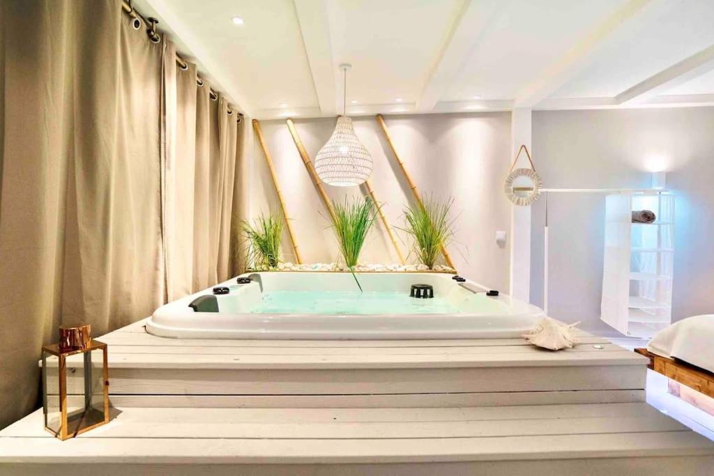 Luxuryvilla With Private Heated Pool And Spa 7P Quarteira Kültér fotó